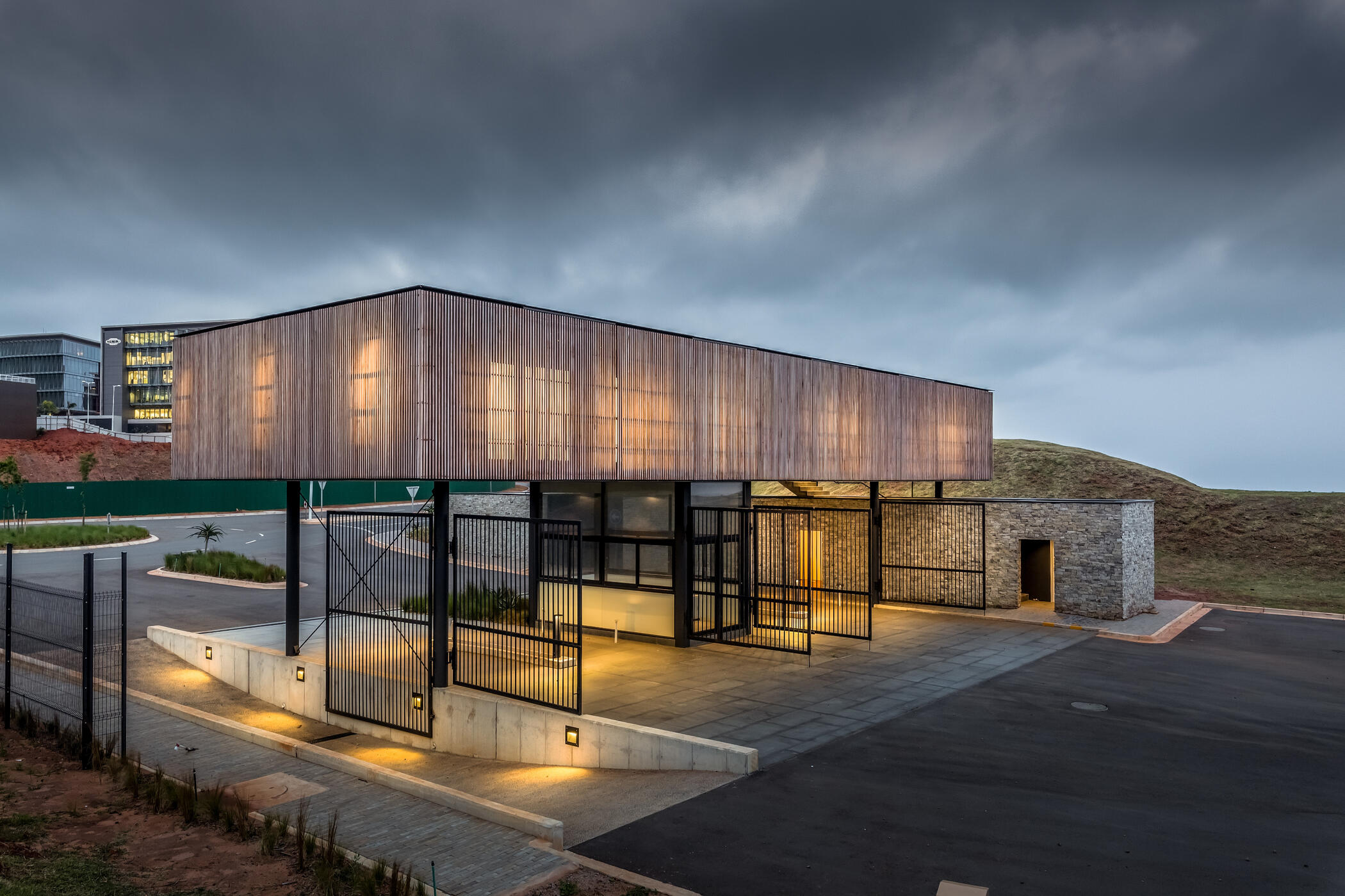 Kikembe Gatehouse Offices Commercial building construction project of Gatehouse Office in Umhlanga, Durban by Gouveia Group, Manuel Gouveia Construction, Gouveia Construction